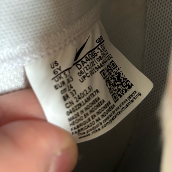 NEW .. NIKE black and white Blazer mid ‘77 hightops - Picture 9 of 9